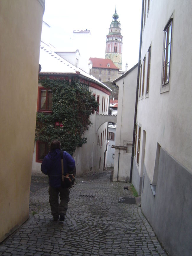 <br /><br /><br /><br /><br /><br /><br /><br /><br />迷路のような狭い路地