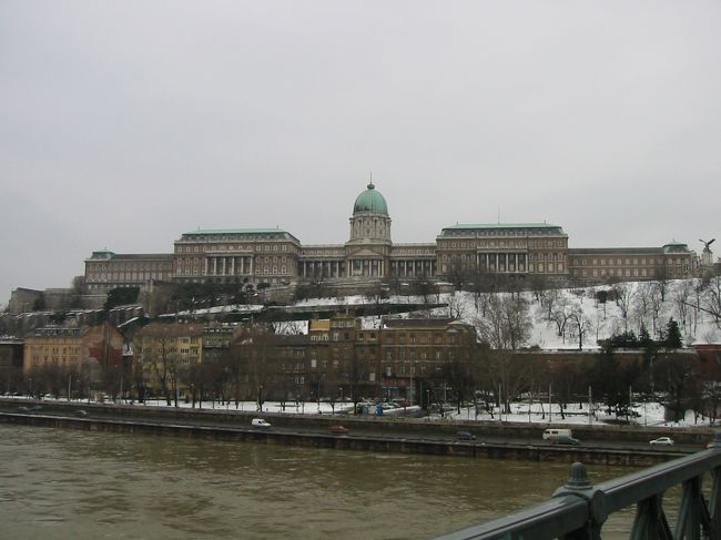 ブダの丘に堂々と構える王宮