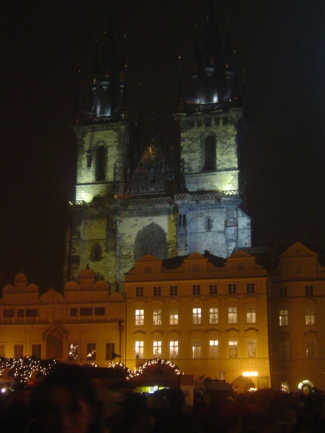 <br /><br /><br /><br /><br /><br /><br /><br /><br /><br />ライトアップが美しいティーン教会