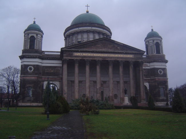 １６世紀にオスマントルコの襲撃で破壊された大聖堂は、<br />１８２２年から約５０年をかけて建設された。<br /><br />ドームの高さ約７２ｍ、直径約５４ｍ。