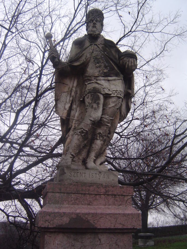 <br /><br /><br /><br /><br /><br /><br />初代国王イシュトヴァーン１世の像