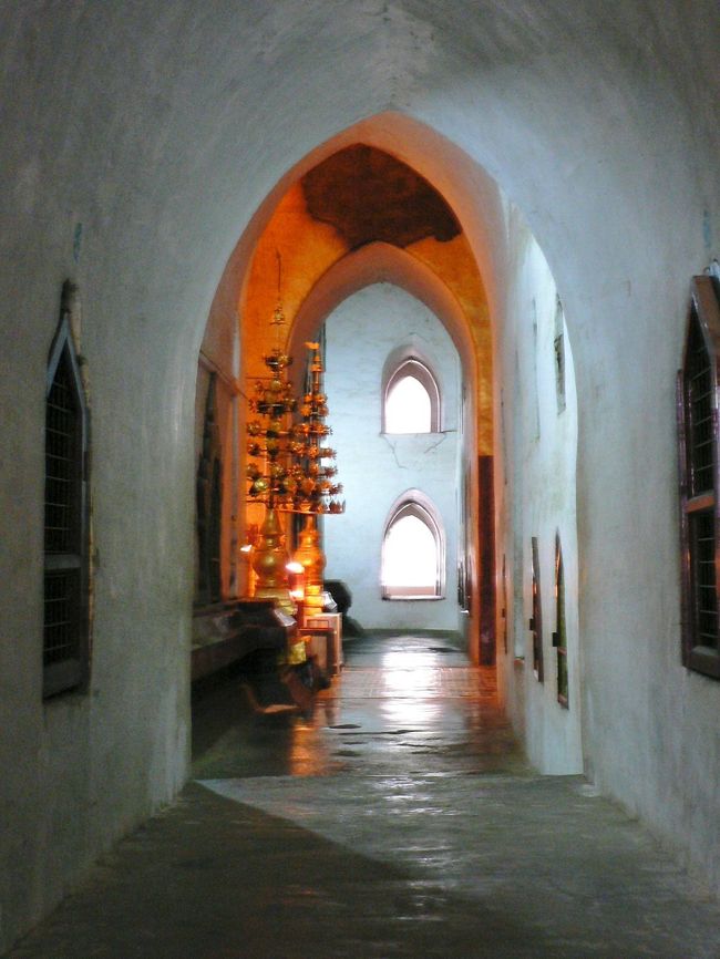 アーナンダ寺院の内部。