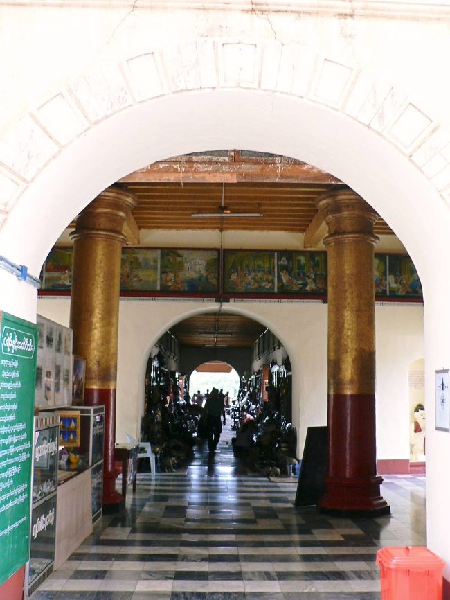 アーナンダ寺院の内部。