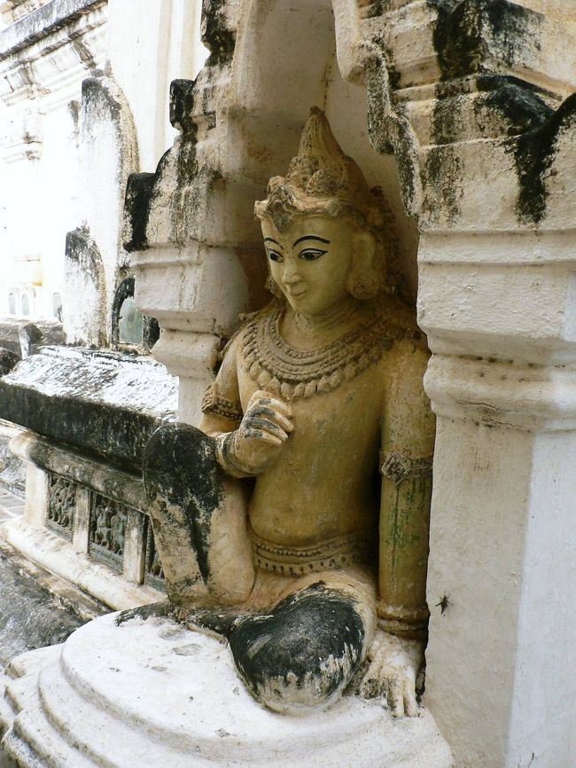 アーナンダ寺院の仏像。