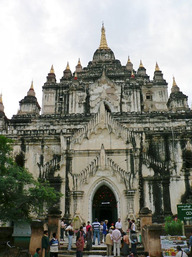タビニュ寺院。１２世紀建造、６５ｍの高さのバガンで最も高い寺。