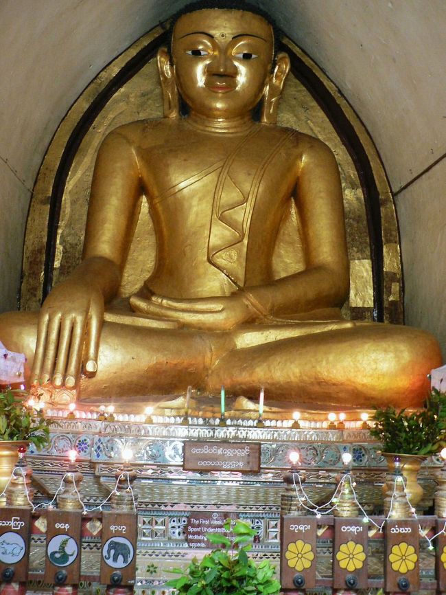 マハーボディパゴダの仏像。