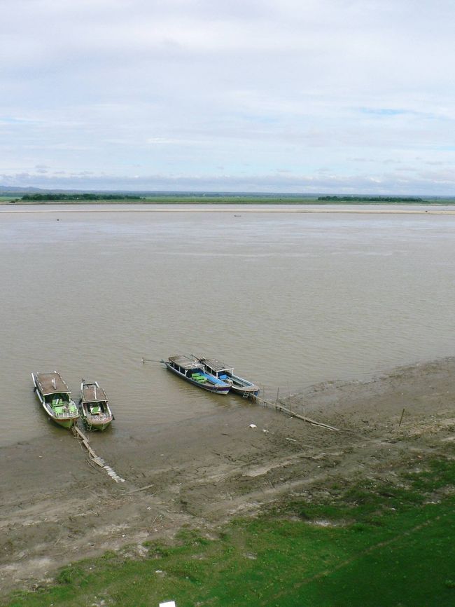 ブーパヤーパゴダから見るイワラジ川の光景。