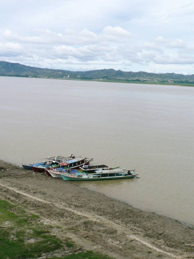 ブーパヤーパゴダから見るイワラジ川の光景。