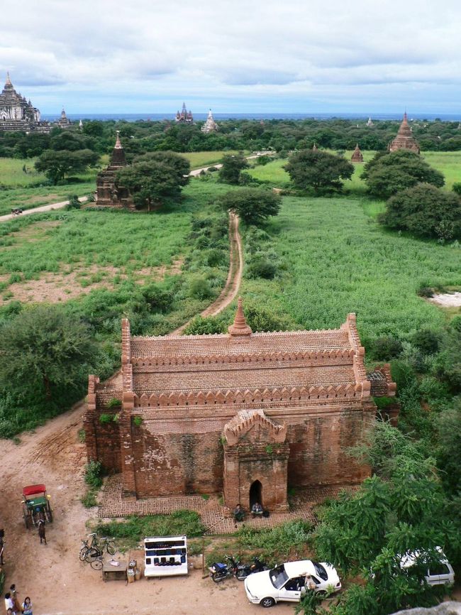 シュエサンドーパゴダの上部から見る光景。