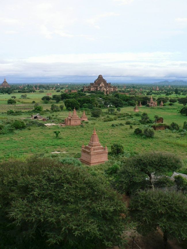 シュエサンドーパゴダの上部から見る光景。