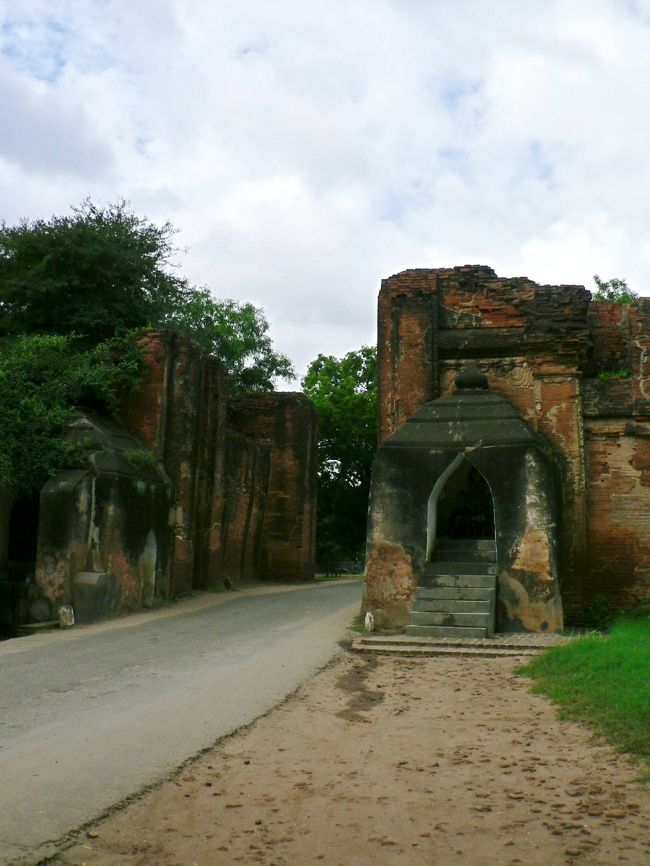 ９世紀に造られた城壁の一部、タラバー門。