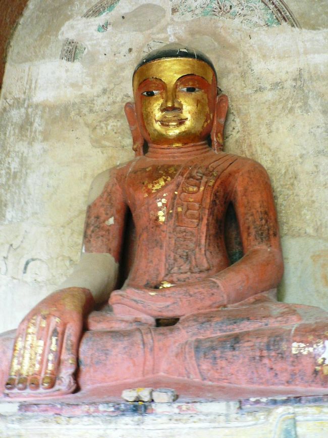 スラマニ寺院の仏像。