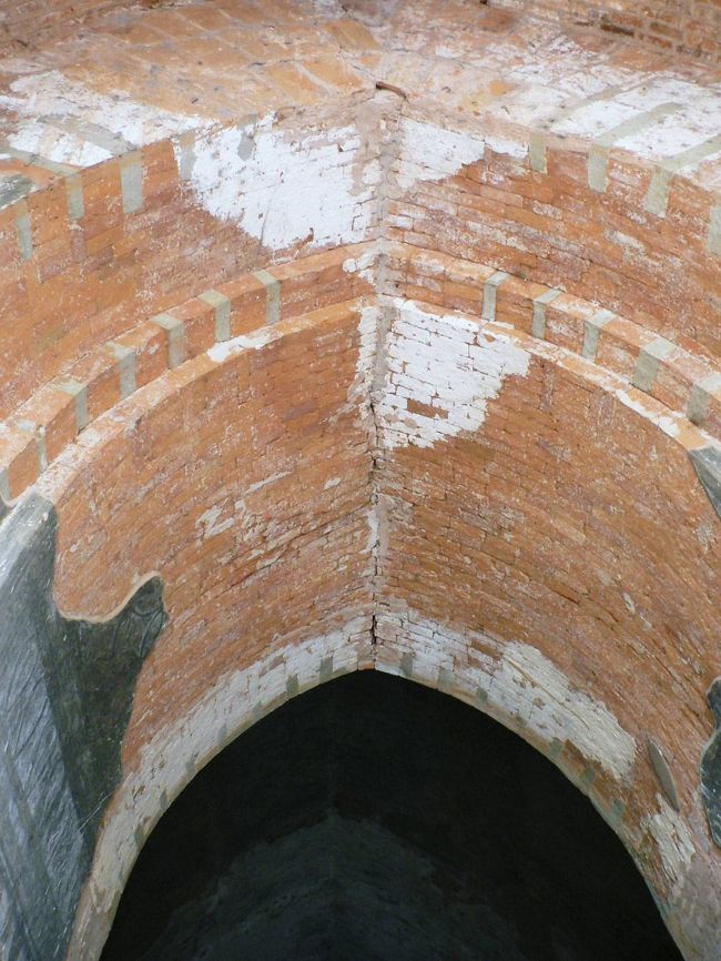 スラマニ寺院の１２世紀に建てられた精巧なレンガ造り。