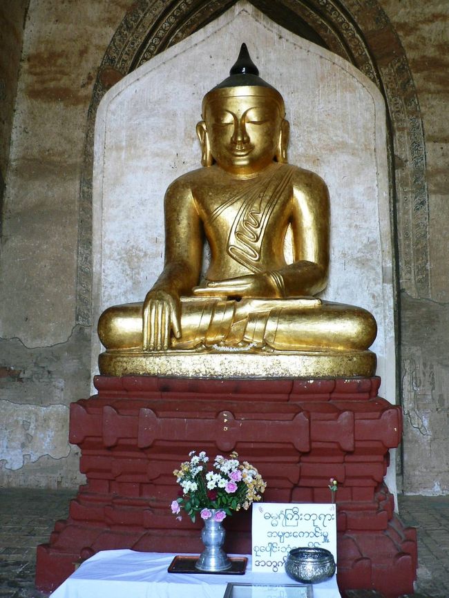 ダマヤンジー寺院の仏像。