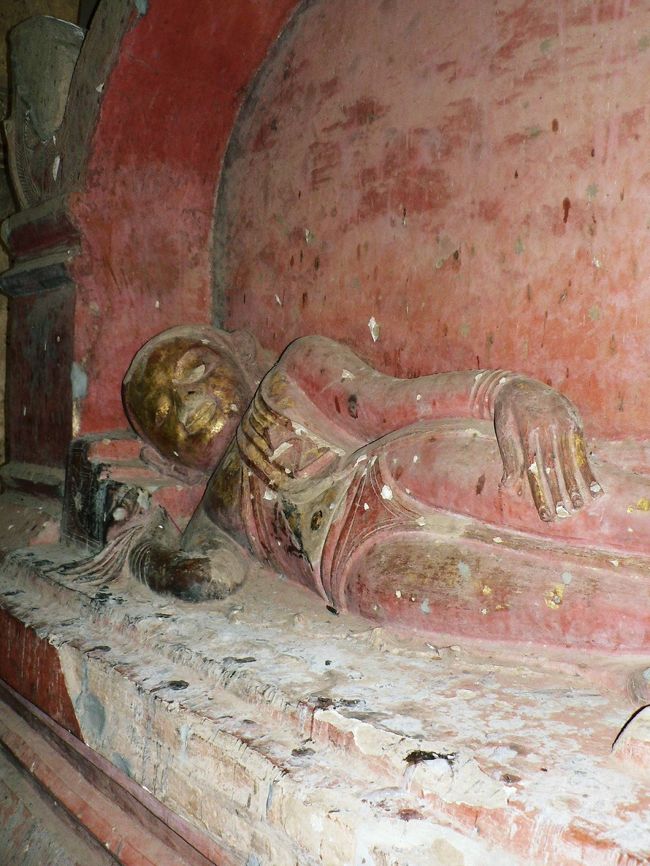 ダマヤンジー寺院にある処刑されたインド王族の妻の像。