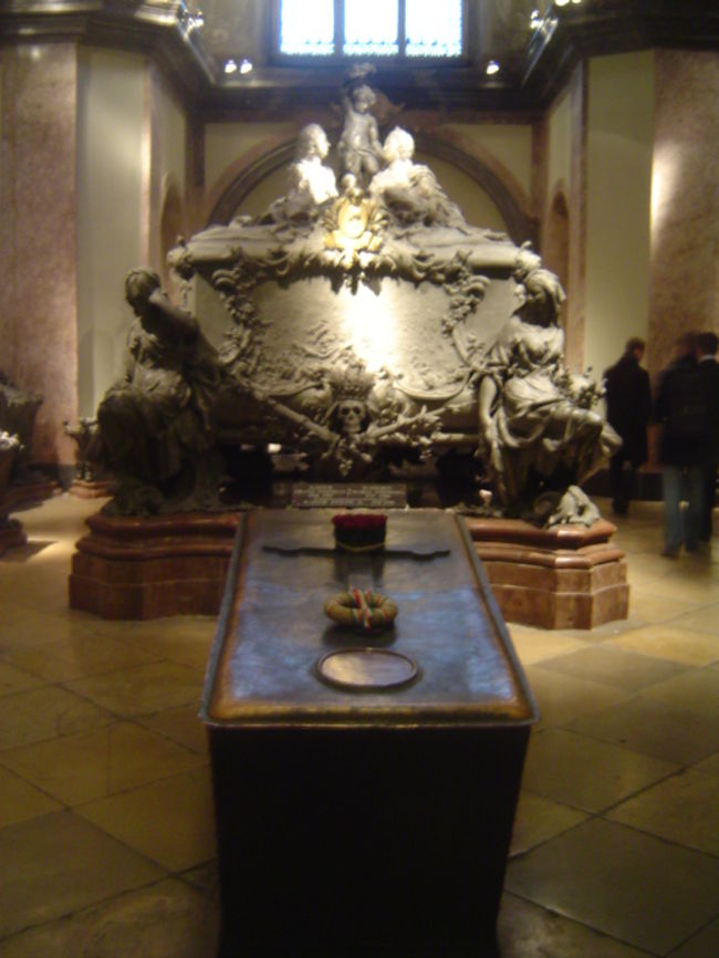 <br /><br /><br /><br /><br /><br /><br />ハプスブルク王国の女帝マリア・テレジアの柩