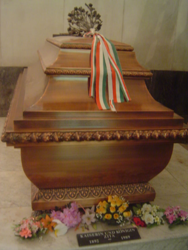 <br /><br /><br /><br /><br /><br /><br />１９８９年に亡くなった最後の皇后ツィタの柩