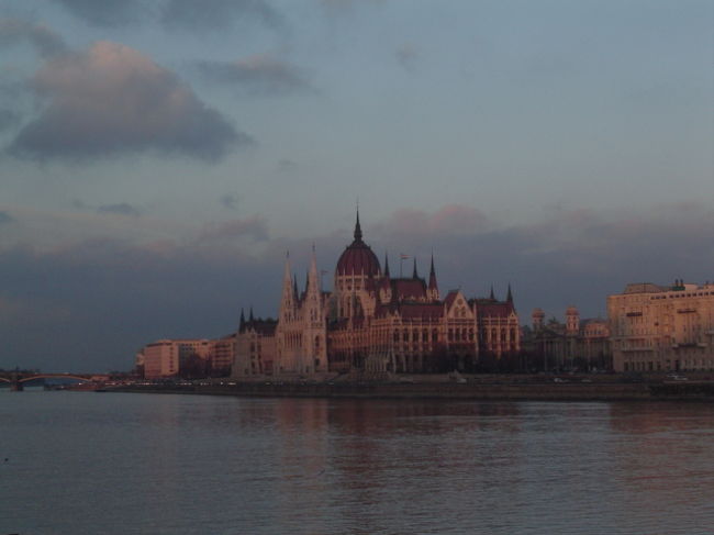 <br /><br /><br />夕映えの国会議事堂