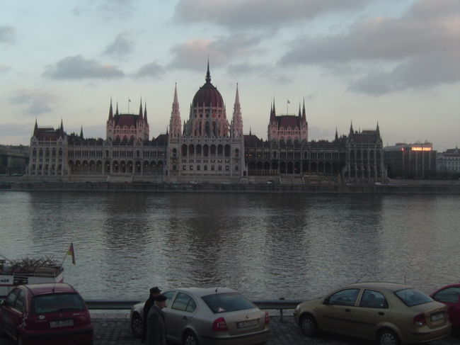 <br /><br /><br />国会議事堂は、<br />幅２６８ｍ、奥行き１１８ｍ、高さ９６ｍの壮麗な建物