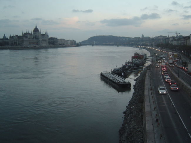 <br /><br /><br />マルギット橋よりブダの丘、ペスト地区を望む