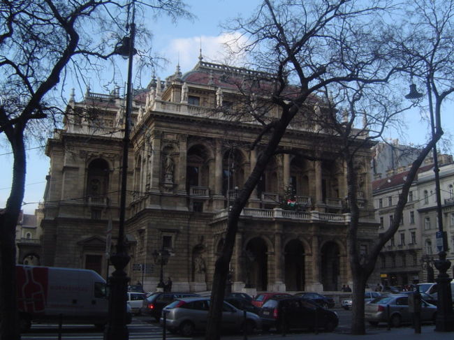 <br /><br /><br />国立オペラ劇場