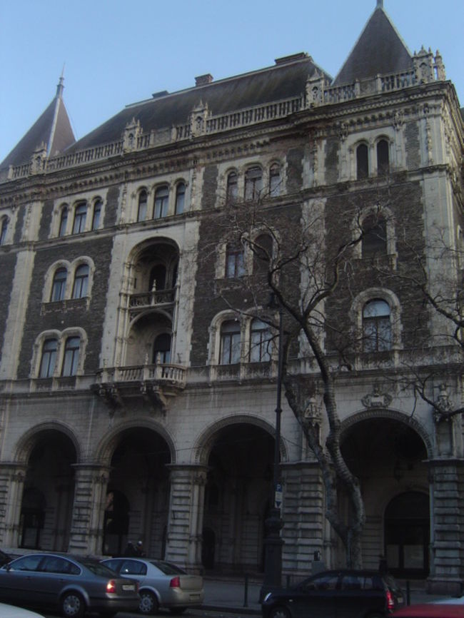 <br /><br /><br /><br /><br /><br /><br />アンドラーシ通りの街並み