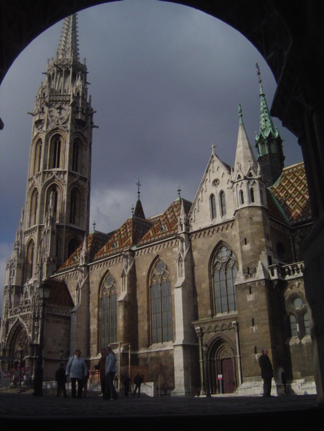 <br /><br /><br /><br /><br /><br />１３世紀に建てられたマーチャーシュ教会は、<br />国王の戴冠式や結婚式が行なわれてきた。