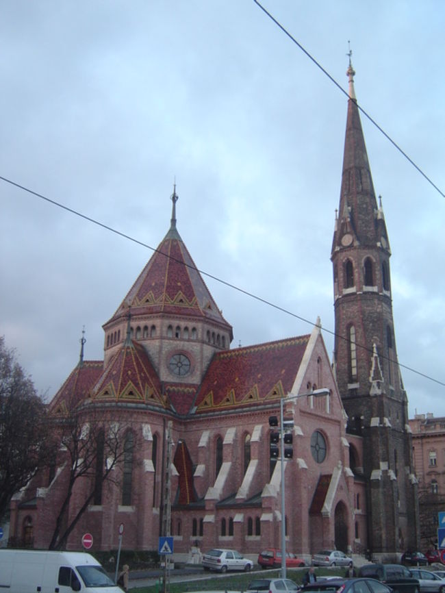 <br /><br /><br /><br /><br /><br /><br />ハンガリー国民の約９３％はキリスト教徒<br /><br />ブタペストの町のいたるところに<br />高く天を指す尖塔を持つ教会を目にする。