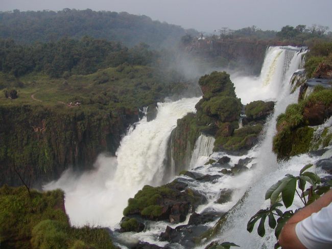 あんまり、印象には残ってないんですけど、写真でみると、この滝が一番好きかも♪<br />どのヘンにあったんだろう･･･？？？<br /><br />