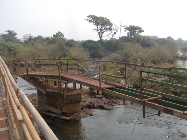 １９９２年の洪水で壊されてしまった遊歩道。<br />なんか、こういうのが残ってると、ただ整備して観光ってだけじゃなくて、自然の驚異も思い知らされますね。