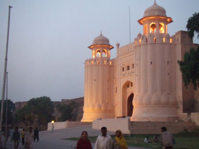 ラホール・フォートは塗装がちゃちくなっていて失望<br />雰囲気ぶち壊し。趣ゼロです。