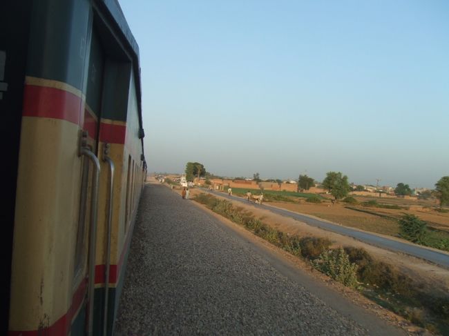 ラホールに着いた日にチケットを買い、次の日にクエッタに向かう列車に乗る。結局パキスタン滞在は７２時間、その半分は移動だった