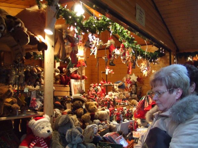 ドレスデン・クリスマスマーケットの店先で。