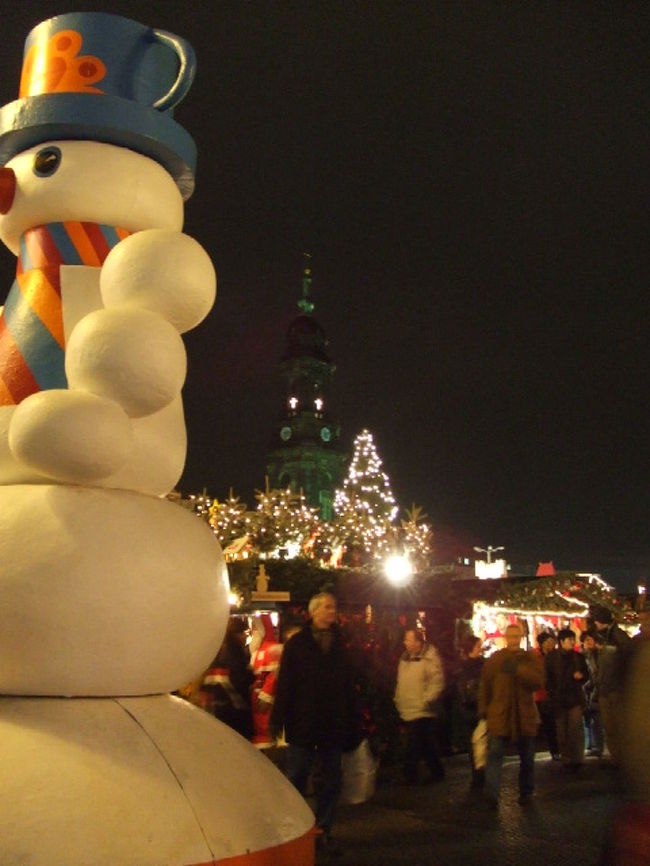 大きな雪だるまとクリスマスマーケット・イン・ドレスデン