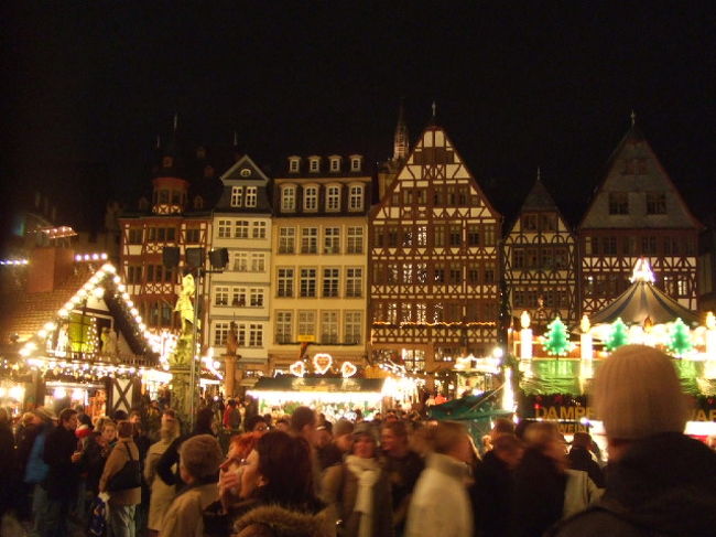 フランクフルトのレーマー広場のクリスマス・マーケット