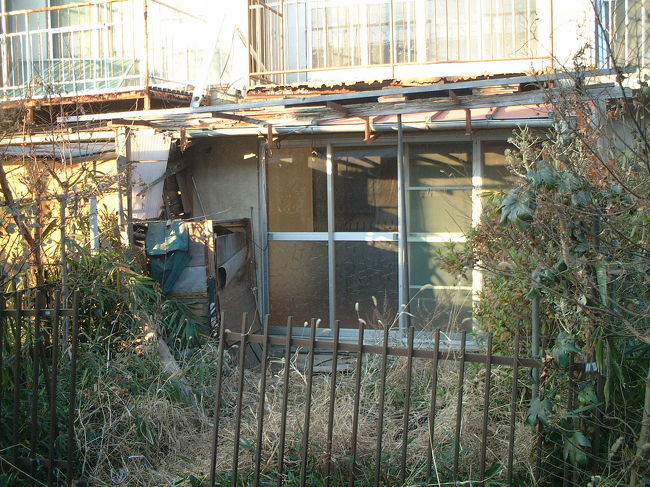 向こうから、黙って見つめらている・・