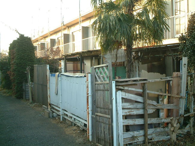 シーンと静まりかえった、この地から・・<br />また新たな廃屋になるモノが生まれてくる・・