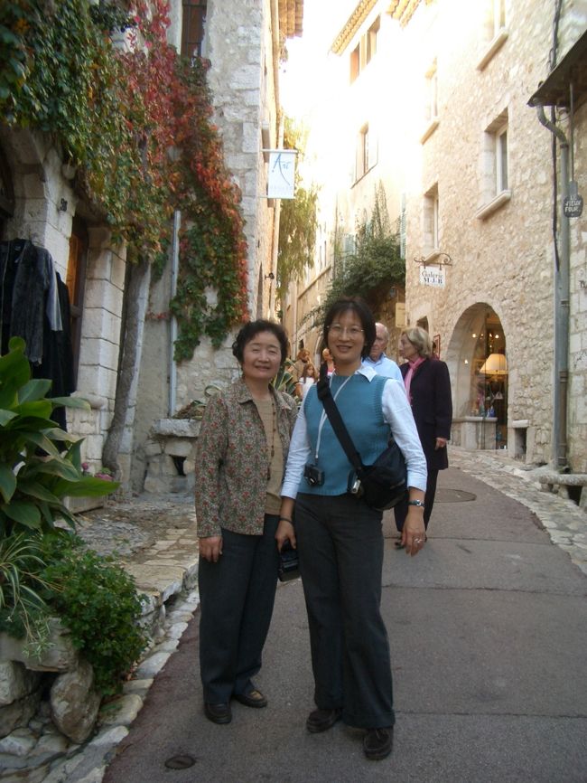 サンポールの街角。<br /><br />どこを切り取っても絵になります。<br />ああ、ツアーの集合時間が憎い〜