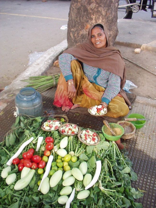 おばちゃんも快く写真を撮らせてくれます