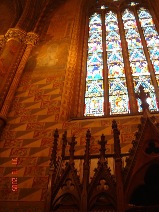 教会内　異様な雰囲気（モスクに改装されたため）