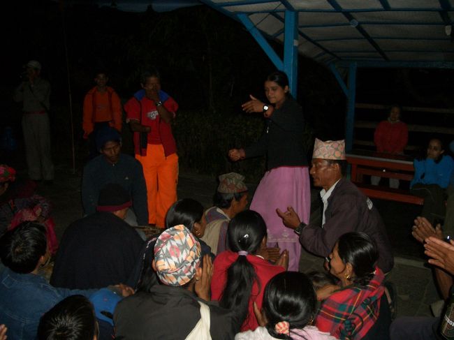 唯一の村人の若人の集いの場がお祭りだ。<br />哀調をおびた歌声の中に「恋をうたう」<br />恋歌を感じる。