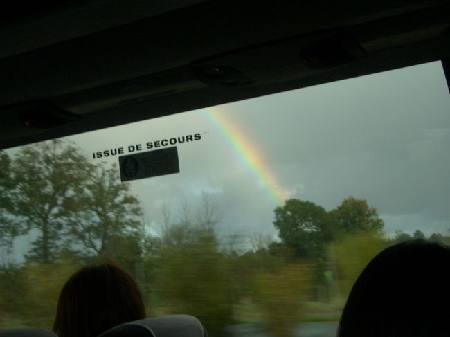 パリへの帰路、虹が現れ、見送ってくれた。<br /><br />母娘ふらふらふたり旅、無事に終わって感謝、です。