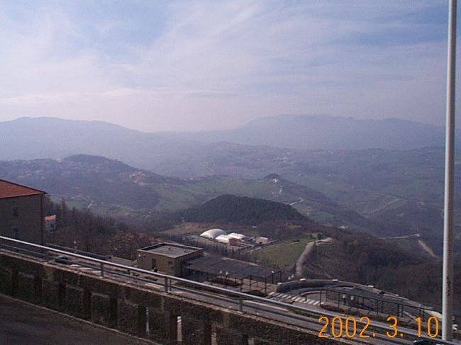 サン・マリノ共和国から取った外の風景<br /><br />サン・マリノ共和国がある山は<br />タティーノ山というそうです。