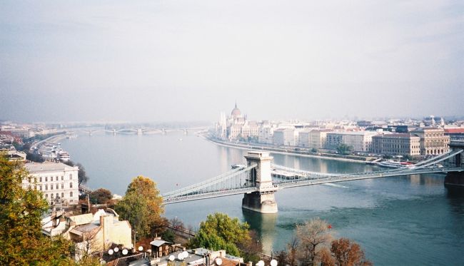 王宮からの眺め<br /><br />写真はないけど、温泉もいってきました<br /><br />久しぶりに肩まで浸かれて幸せ♪<br /><br />ゲッレールト温泉・・・プール入り口がわかりにくいです！　使い捨てのスイムキャップがプールサイドにありました。<br /><br />セーチェニ温泉・・・スイムキャップ持参しないとプールには入れません。