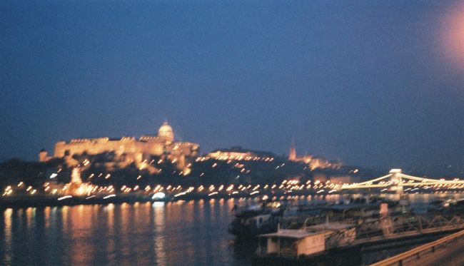 夜景がきれいです<br /><br />ブダで食べたチョコ菓子の味が忘れられません・・・