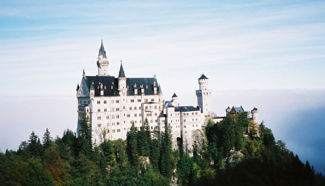 ノイシュバンシュタイン城ｉｎフュッセン☆<br /><br />ミュンヘンから日帰り旅行を計画実行！<br /><br />そして、電車の本数が少ないため、１泊に変更（＾＾；）<br /><br />もしもを考えて、荷物はミュンヘン駅のロッカーに預けてました。それより泊まるトコが空いててよかったぁ〜