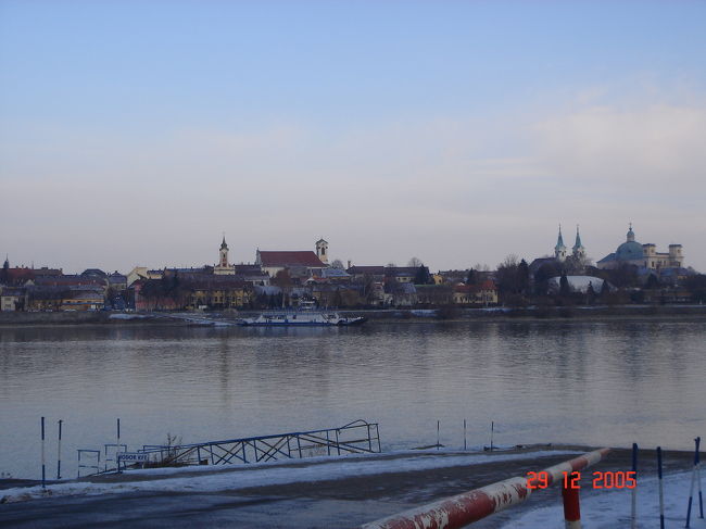 ＶＡＣ　船桟橋　大聖堂がみえる