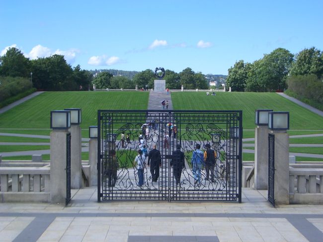 再びフログネル公園です。とても綺麗なのでもう一度出かけ、シエスタしてきました。散歩中の犬に起こされ目が覚めると既に夕方。夕方となると流石に寒くなってくるもんです←それで風邪をひいた。