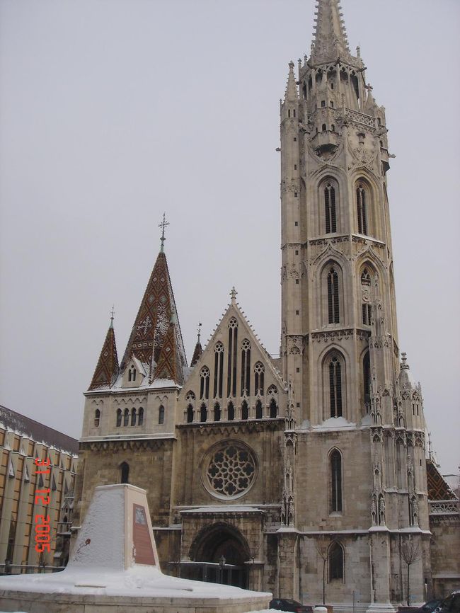 マチャーシュ教会（ガイドブックでは、土曜日は、午後からしか入場できないようにかかれていたが、午前中は入場できた。家族には、お得な　ファミリーチケットあり！）