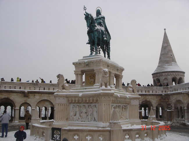 聖イシュとｳﾞｧーンの騎馬像